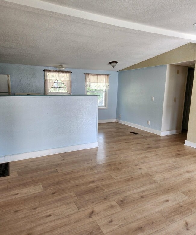 Building Photo - 890 Poinsettia Rd