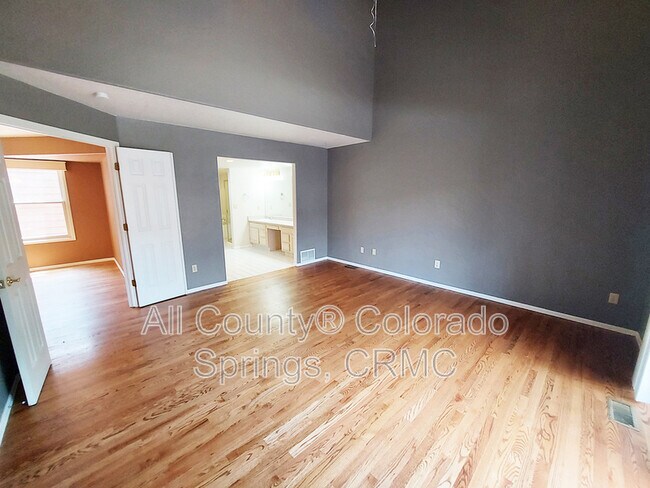 Building Photo - 6568 Foxdale Cir