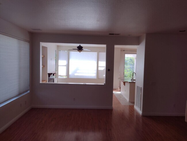 Building Photo - Bernardo Vista Del Lago