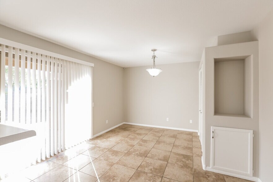 Building Photo - 250 W Juniper Ave