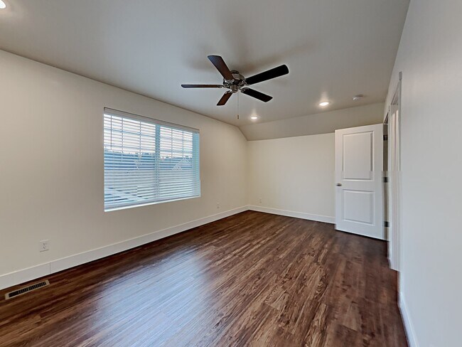 Building Photo - 33090 Cypress Avenue SE