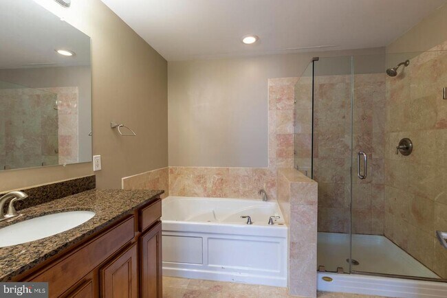 Building Photo - 1017 Dorrance St