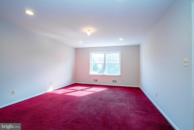 Building Photo - 27 Samantha Dr