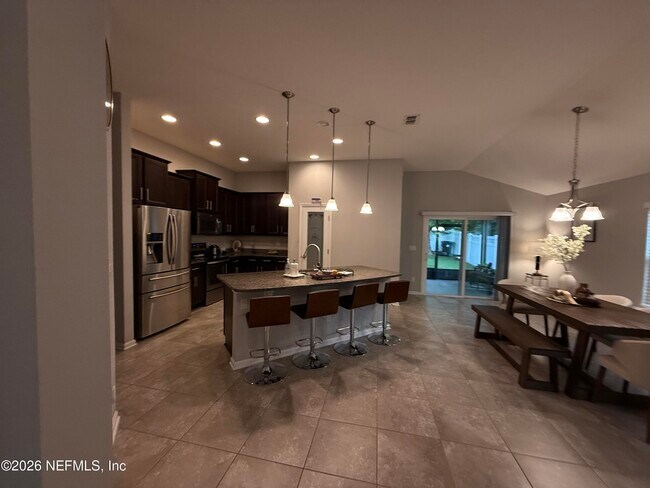 Building Photo - 686 Glendale Ln