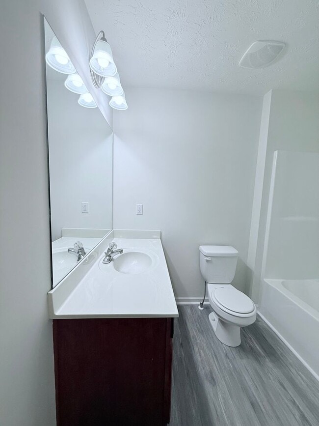 Building Photo - Spacious 3/2.5 Townhome in Lawrenceville