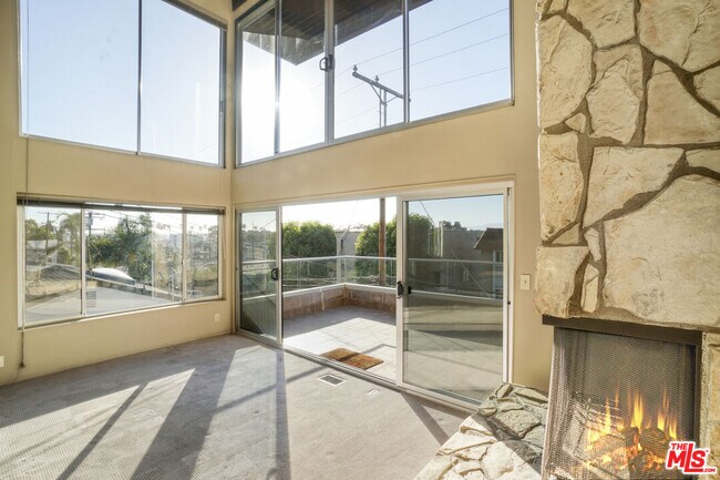 Building Photo - 364 Pershing Dr
