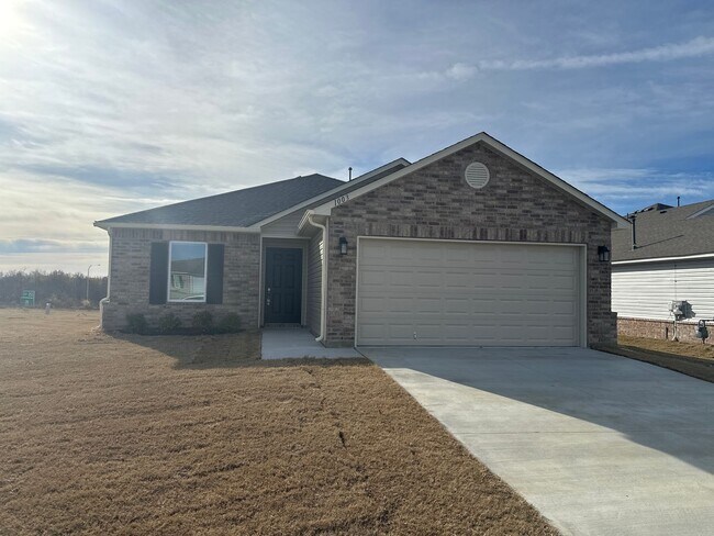 Building Photo - Preleasing Now Through 8/29! — Don’t Miss This Modern 3 Bed / 2 Bath Home in Claremore!