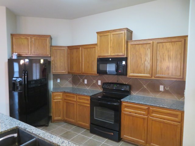 Building Photo - Nice Home on the Loop