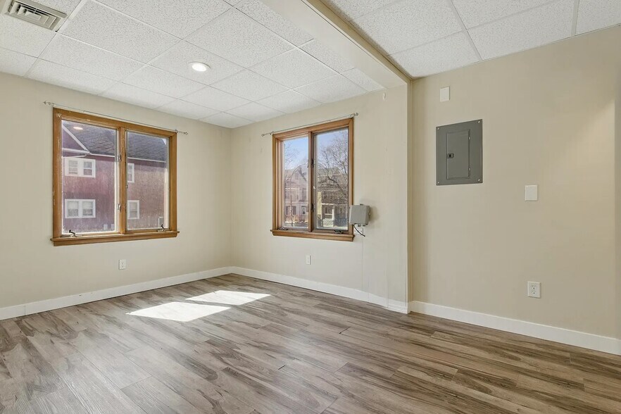 Building Photo - 66 Cazenovia St