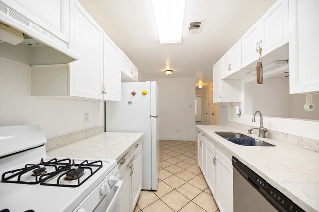 Building Photo - 5315 Cherie Crest Ct