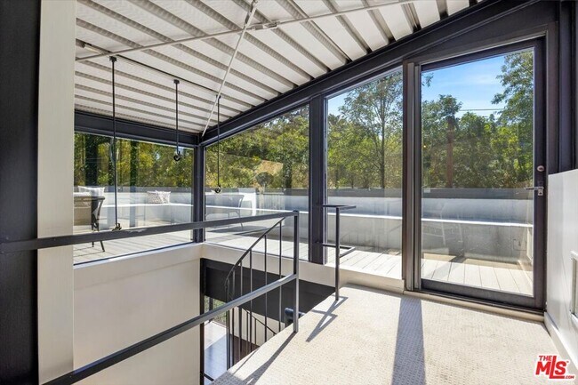 Building Photo - 4046 Stoneybrook Dr