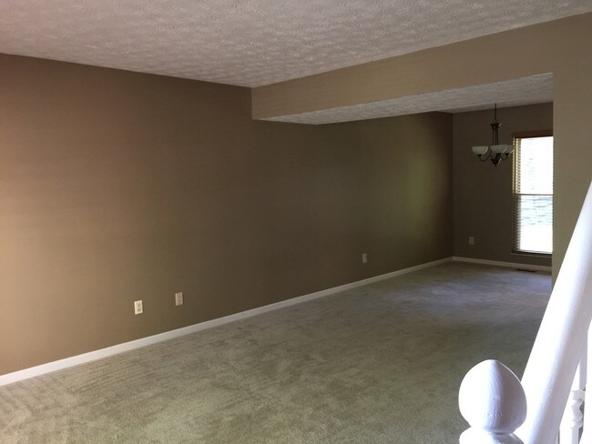 living room - 1343 Sprucewood Ct