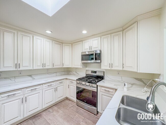 Building Photo - SD: 3BD/2BA Home in Oceanside with Private Backyard, Wood-Burning Stove & In-Unit Laundry