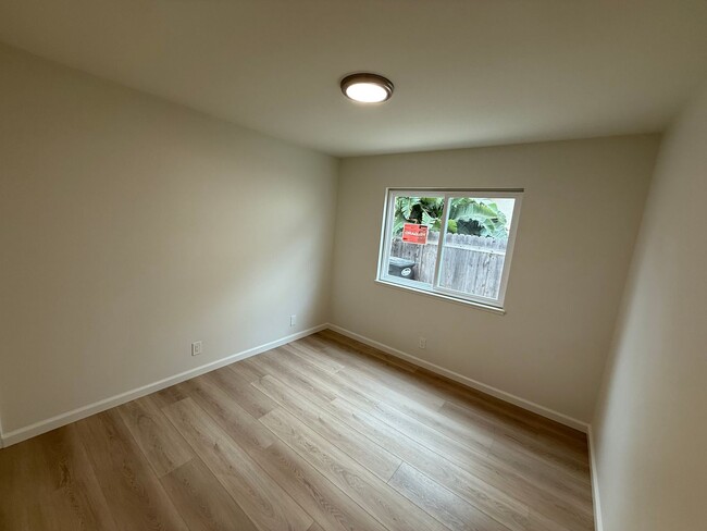 Building Photo - A nice Mission Oaks Home for Rent