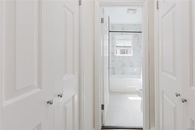 Building Photo - 13842 Hamlin St