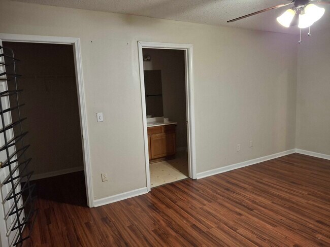 Building Photo - 80 Davis Mill Ct