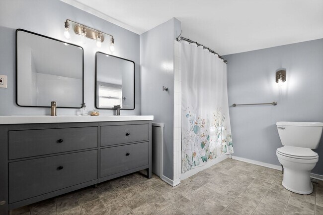 Building Photo - 4 Bedroom, 2 Bath Conshohocken Gem!