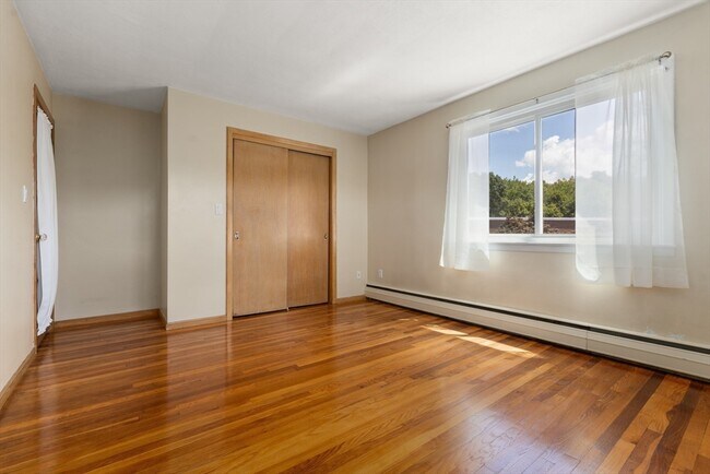 Building Photo - 76 Lionel Ave