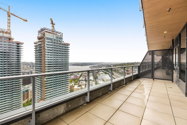 Building Photo - Great Nexus Condo For Rent