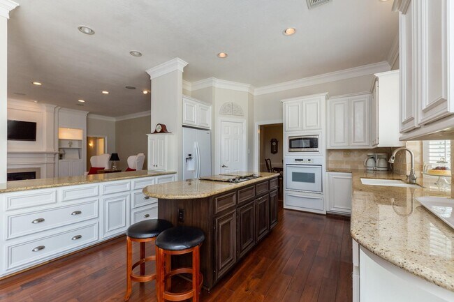 Building Photo - 4915 Keneshaw St