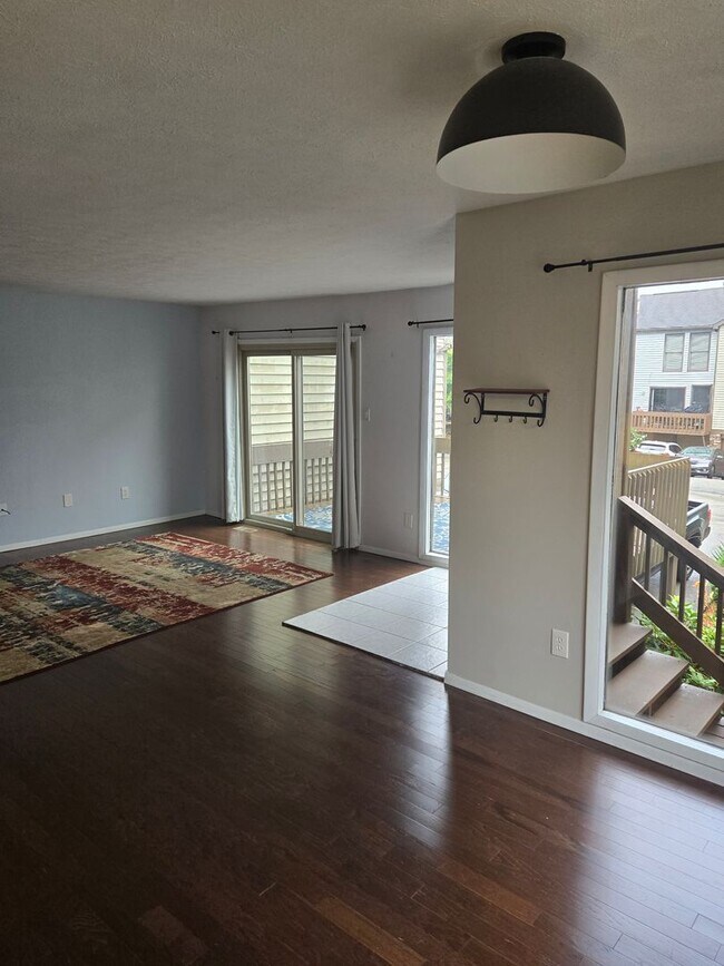 Building Photo - Monroeville Townhome for rent