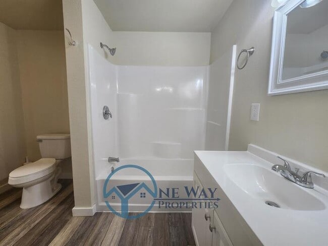 Building Photo - 4624 Grandview Dr W