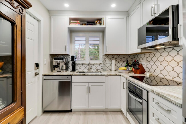 Building Photo - 1 Garden St