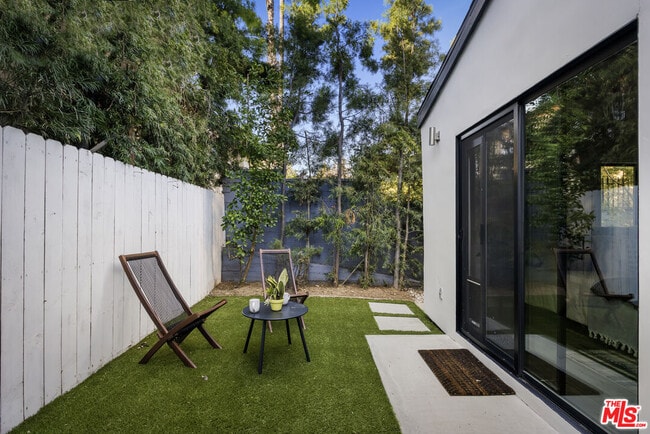 Building Photo - 1057 N Ave 49