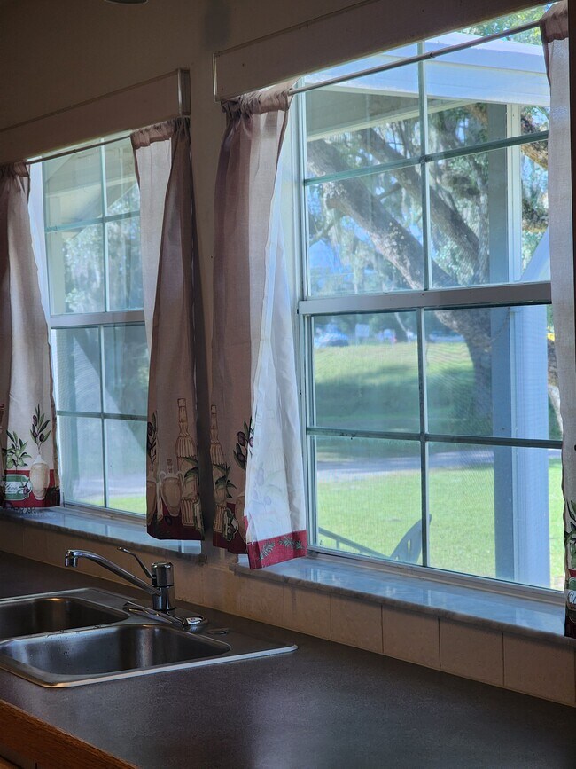 Building Photo - 5924 Vanco Dr