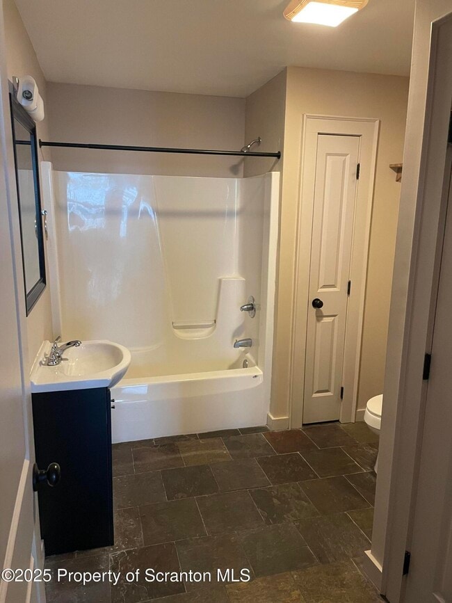 Building Photo - 322-322 Penn Ave