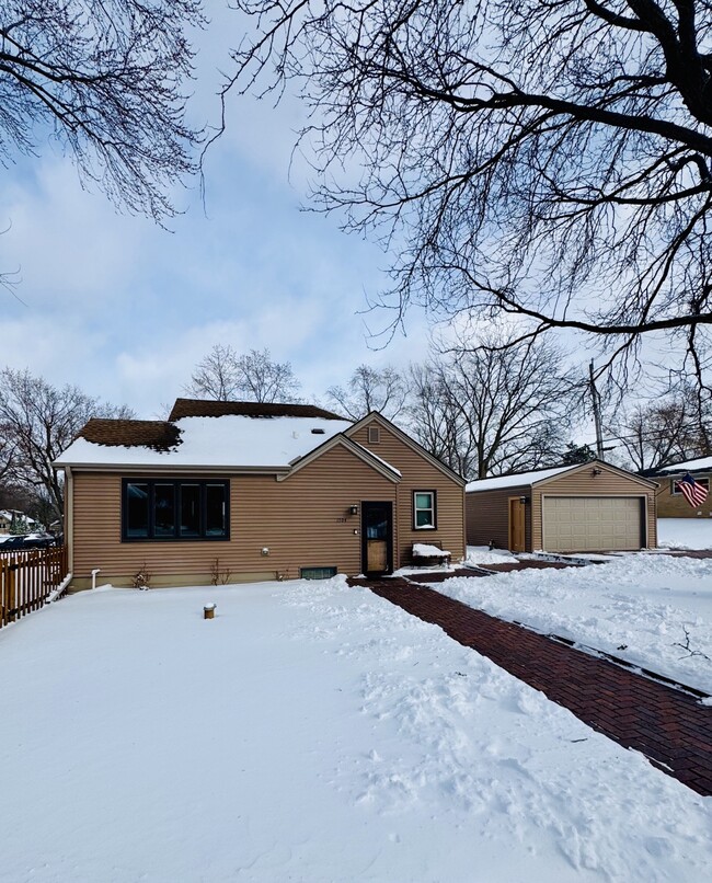 Building Photo - 1704 S Berlin Ave