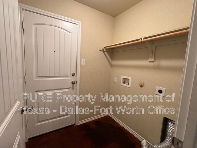 Building Photo - 7318 Mistletoe Trail