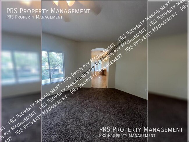 Building Photo - 576 E Julian Dr