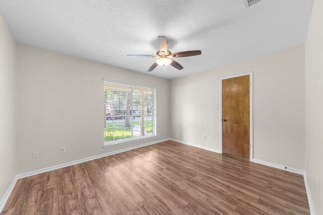 Building Photo - Experience the Golf Course Lifestyle in Panorama Village Enjoy the best of community living in th...