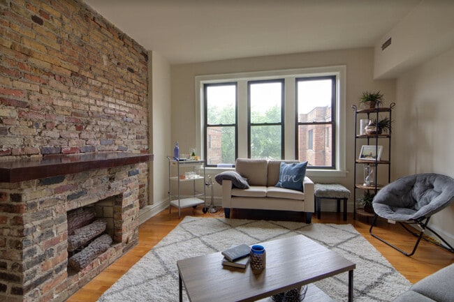 Building Photo - 3513 N Racine Ave