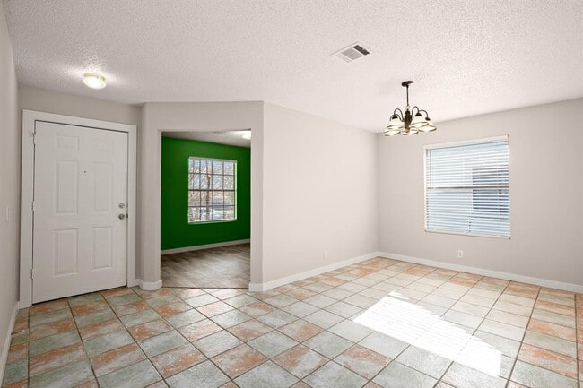 Building Photo - 185 Segovia Way