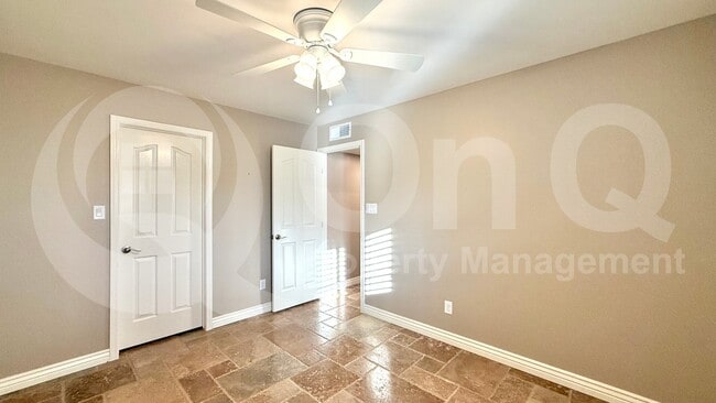 Building Photo - 2744 E Bighorn Ave