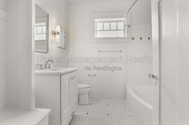 Building Photo - 5829 Clara St