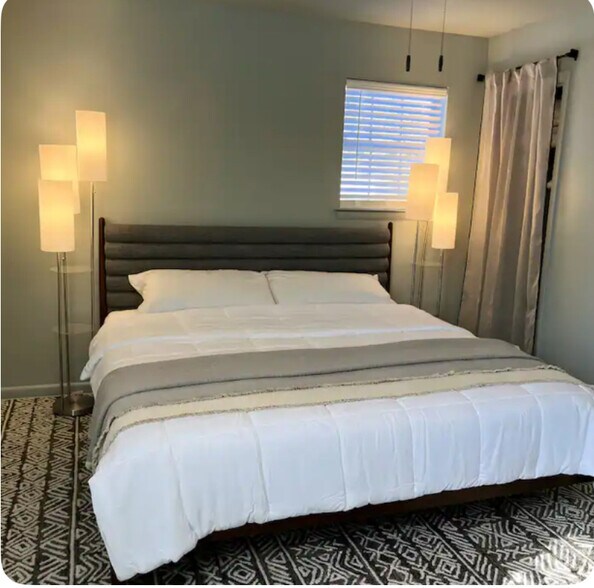 Building Photo - 2775 Bayview Way