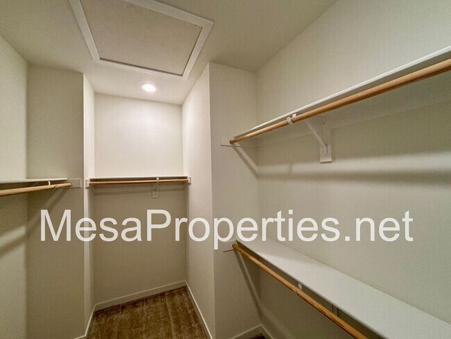 Building Photo - 3550 E Pollock St