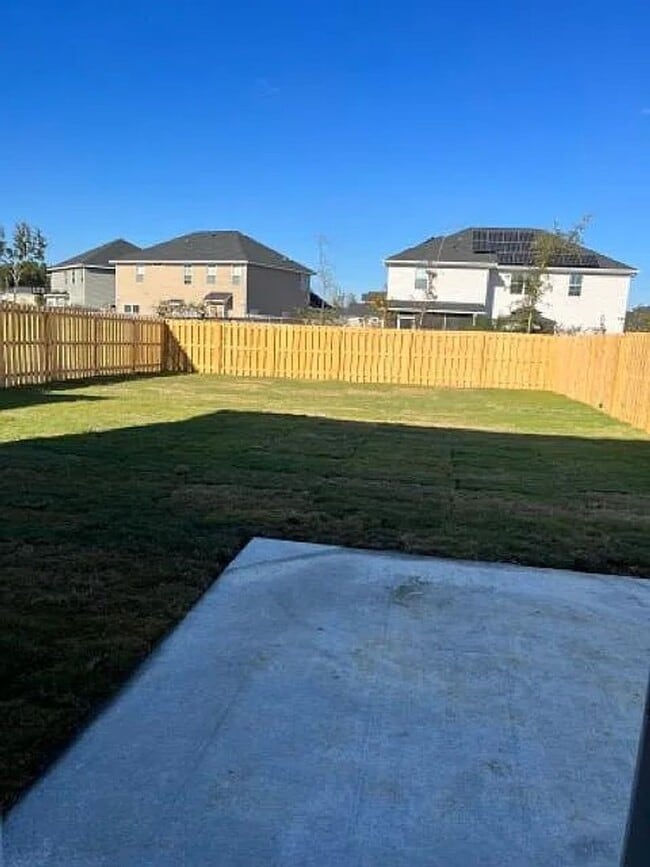 Building Photo - g 3-bedroom, 2.5-bathroom, two-story home ...