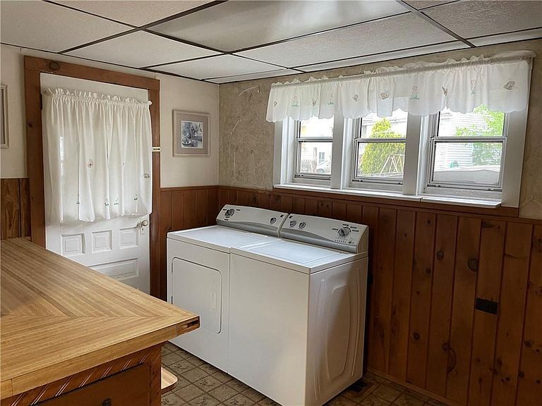 Building Photo - 156 Leach Ave