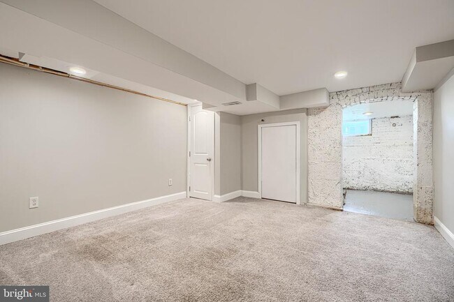 Building Photo - 2917 Clifton Ave