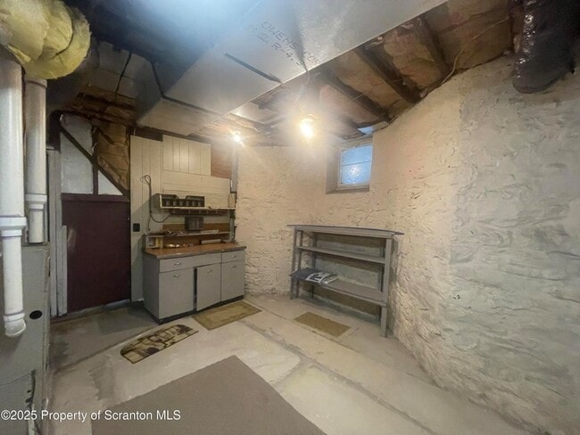 Building Photo - 608 N Sumner Ave