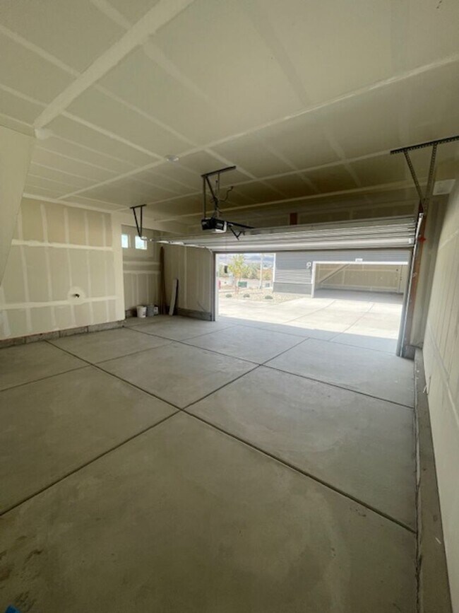 Building Photo - NEW Saratoga Springs Home