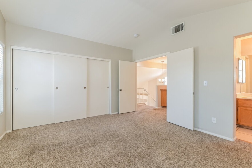 Building Photo - 2642 Ridgewater Cir