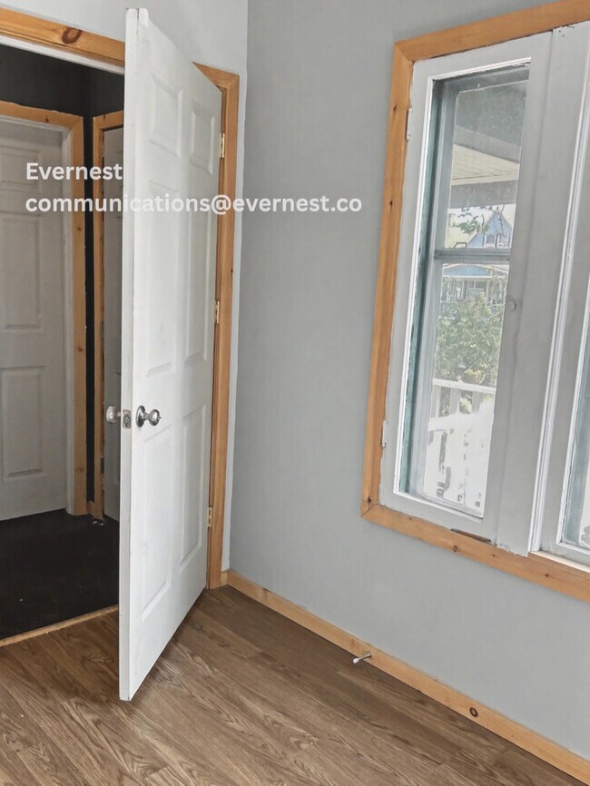 Building Photo - 10110 Parkgate Ave