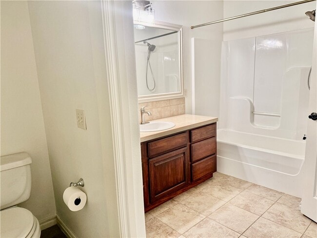 Building Photo - 305 Meadows Ct