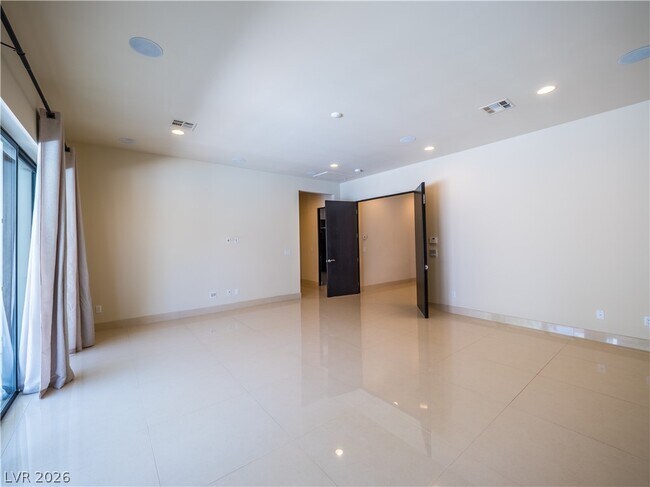 Building Photo - 7447 Yonie Ct