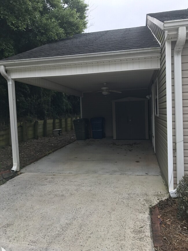 Building Photo - 2 Bed, 1 Bath Condo